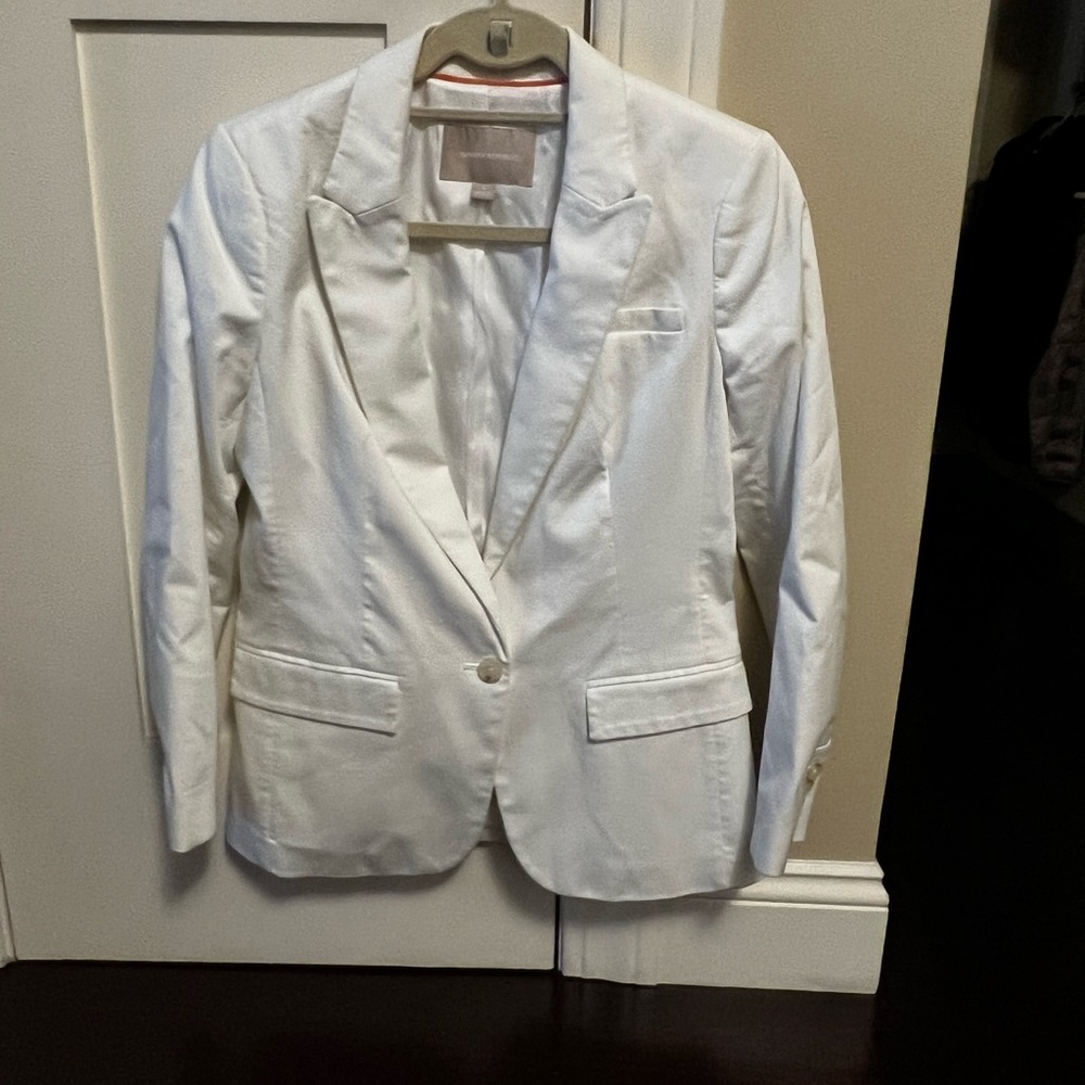 White cotton single breasted lined blazer.